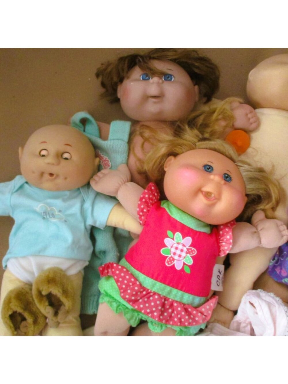Lot Of 6 Cabbage Patch Dolls With 17 Accessories Mixed Clothes Shoes TLC Needed - Picture 5 of 5